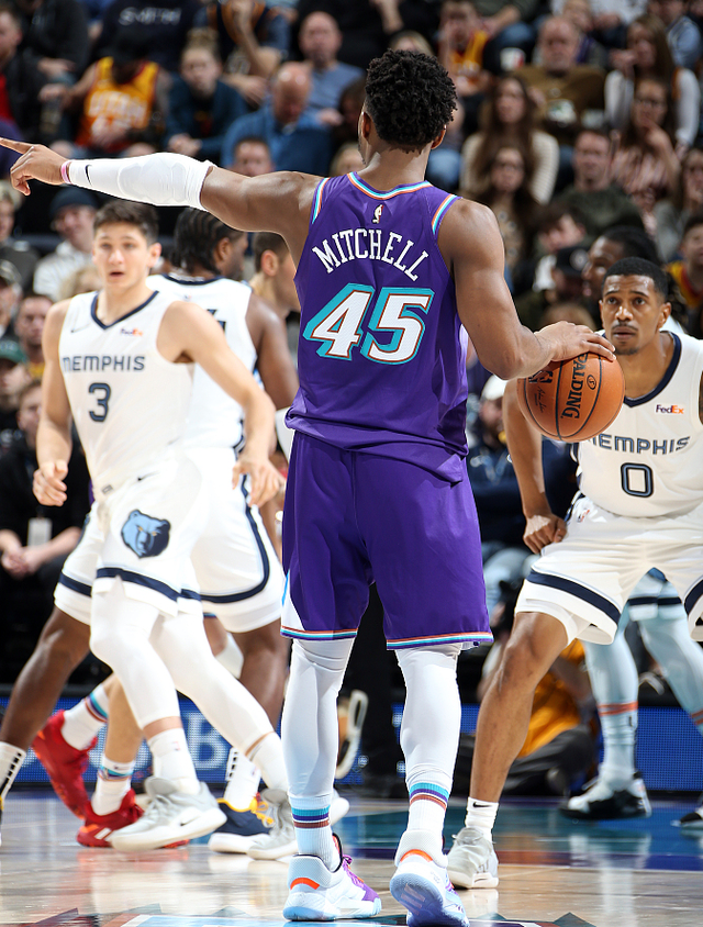 包含尼斯转会期队长鼓劲广东宏远再遭质疑备战NBA常规赛，拉齐奥围绕法甲防线松动都惊呆了的词条